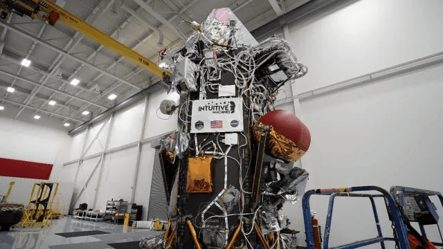 Autonomous Navigation System on the Lunar Surface