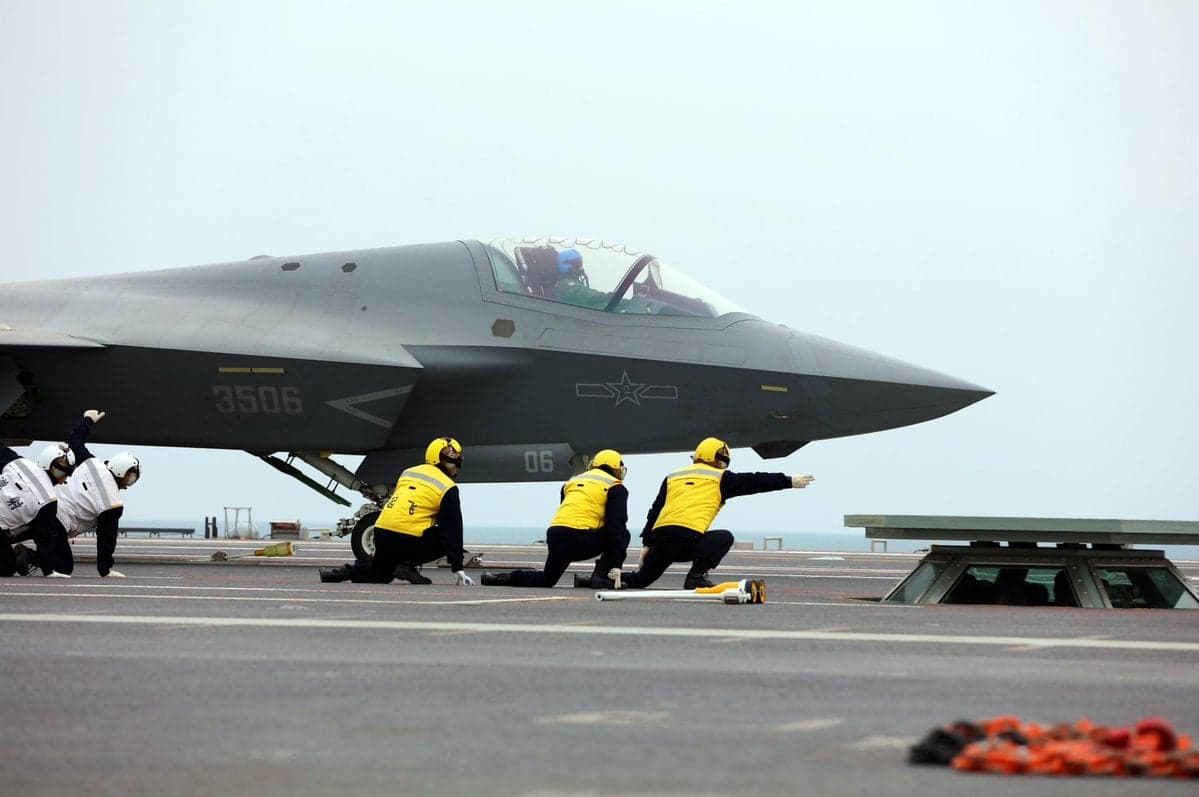 Fujian launches J‑35 in catapult tests