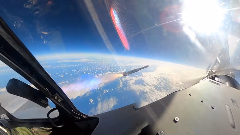French near-space military strategy balloon illustration